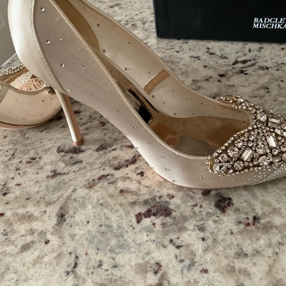 Badgley Mischka Quintana Crystal & Mesh High-Heel Pumps Size 9.5 - Picture 14 of 16
